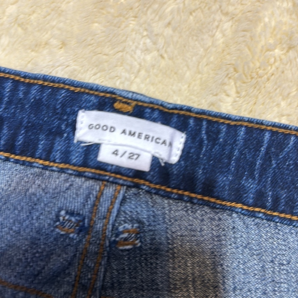 Good American high waisted cut-off shorts - Picture 2 of 7
